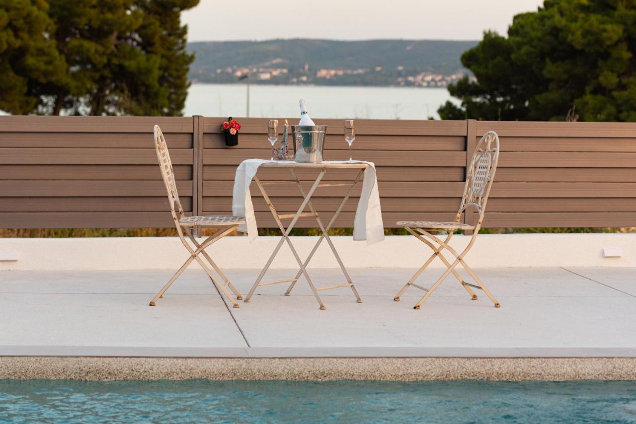 Beach Haven House With Pool And Jacuzzi Kastela Bagian luar foto
