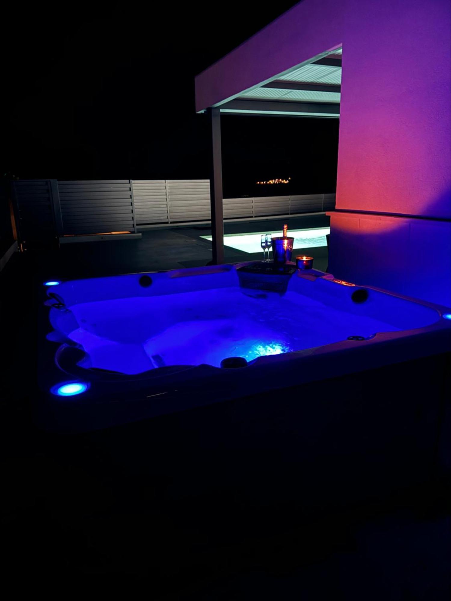 Beach Haven House With Pool And Jacuzzi Kastela Bagian luar foto